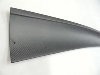 Innenseite der Heckflap für BMW E30 und M3 von oben als Nahaufnahme in Sichtcarbon