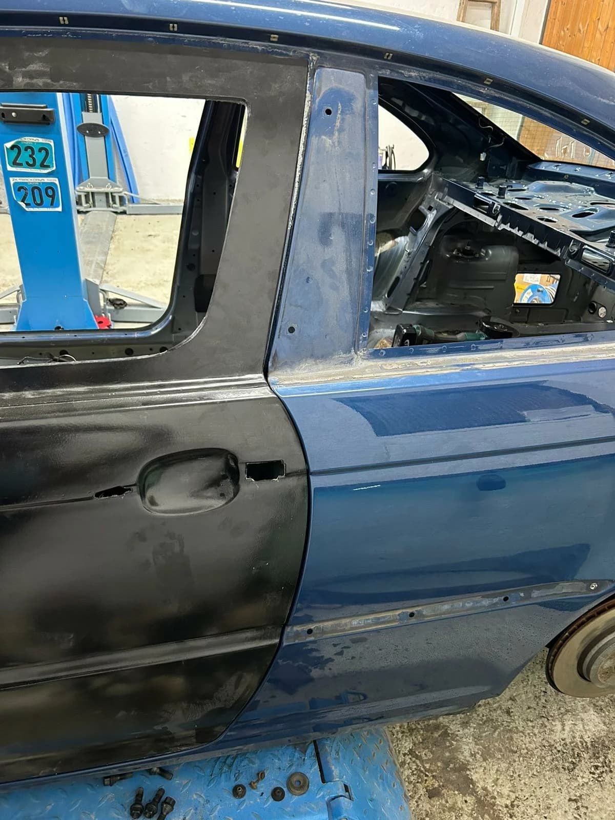Detailansicht Carbon-Tür BMW E46, Übergang A-Säule und Türfalz