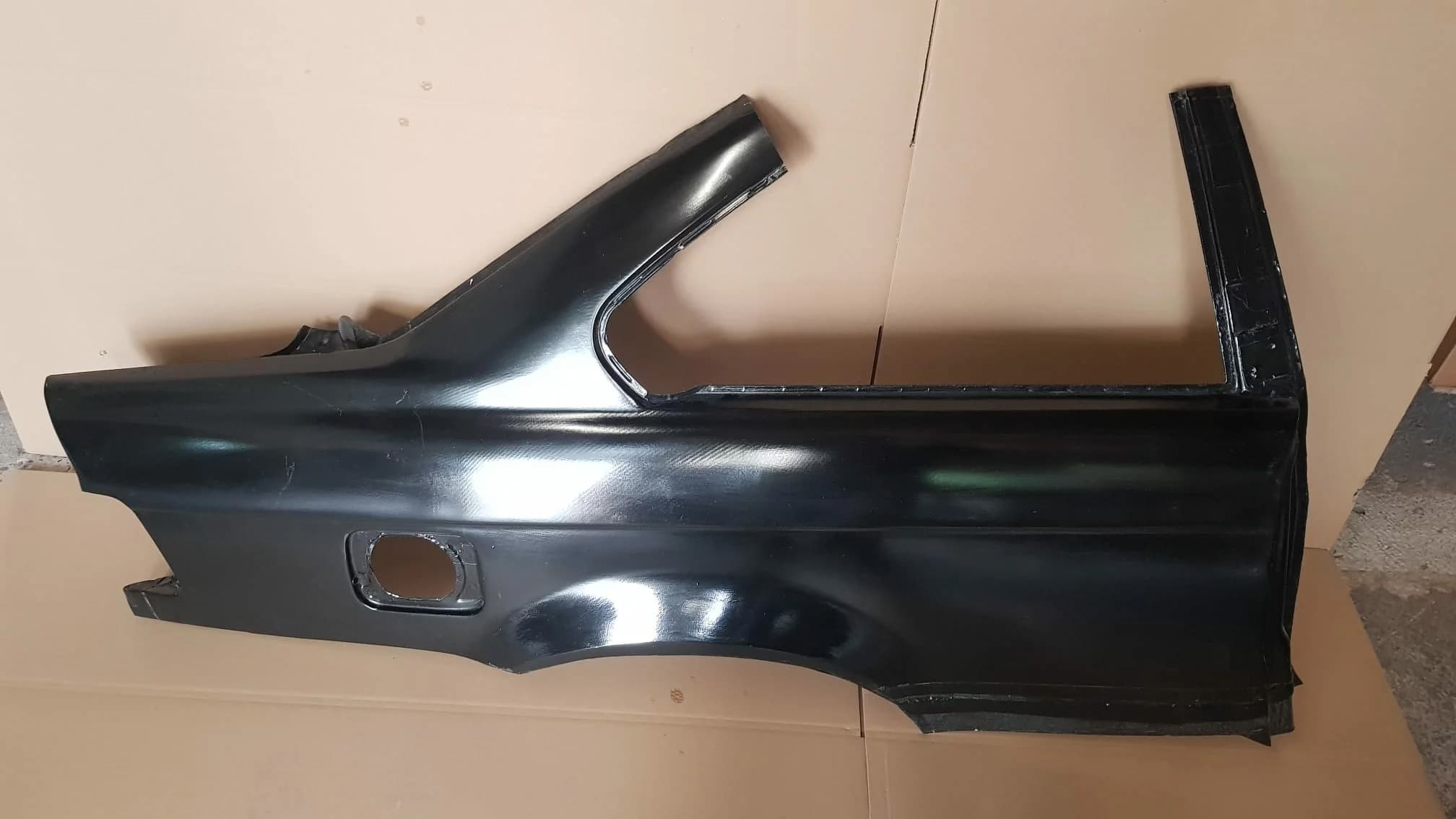 Carbon Seitenteil BMW E36 Coupé – Seitenansicht mit Fensterrahmen