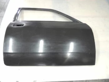 Carbon Tür Opel Kadett C Limousine, Außenhaut der Tür aus Carbon auf Arbeitsfläche