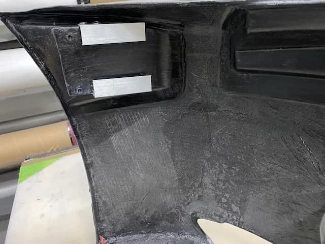 Detail Innenseite Carbon Frontstoßstange BMW E46 M3 CSL, Befestigungspunkte