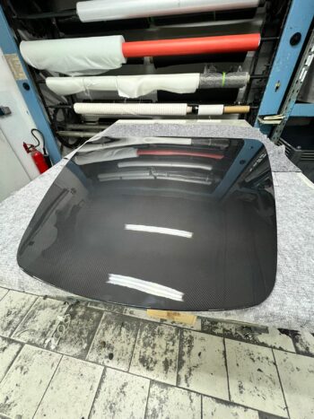 Sichtcarbon Fronthaube Porsche 911 (997), Draufsicht der Haubenoberfläche mit Carbonstruktur
