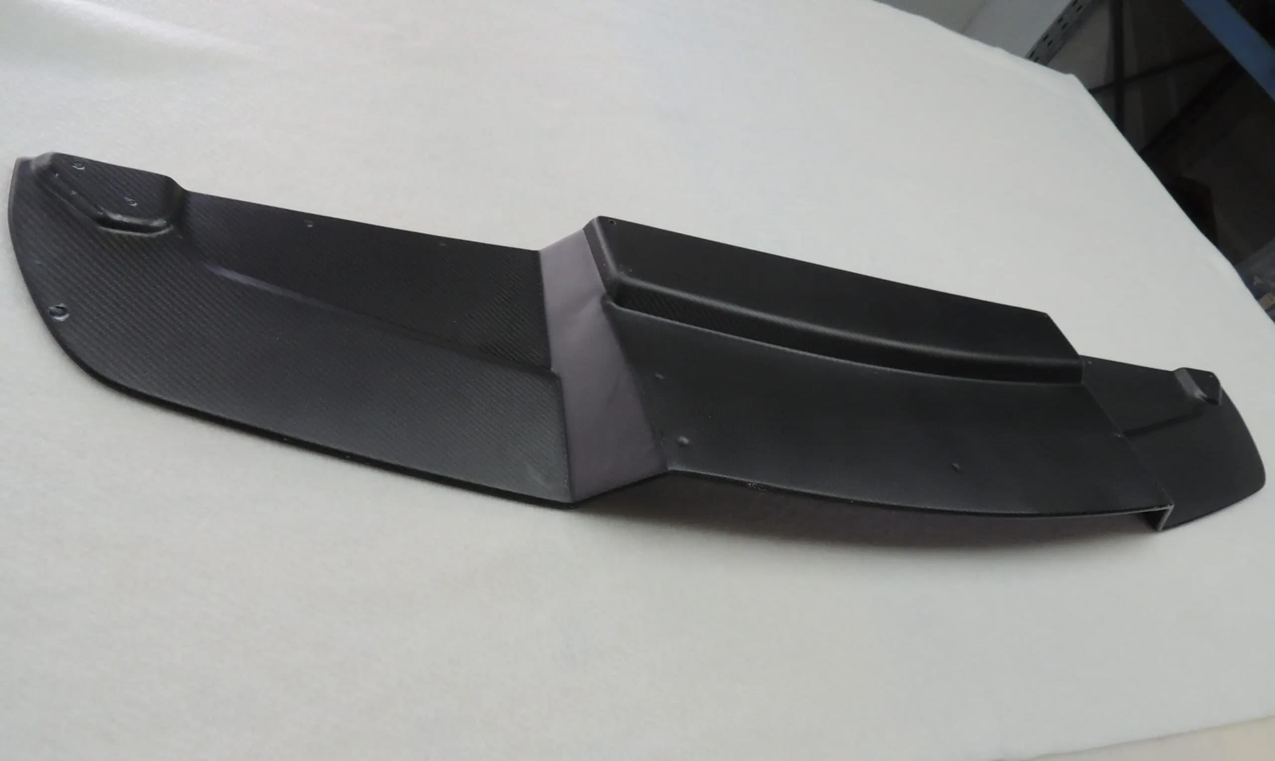 Carbon Frontspoiler Schwert BMW E36 Limousine – schräge Seitenansicht