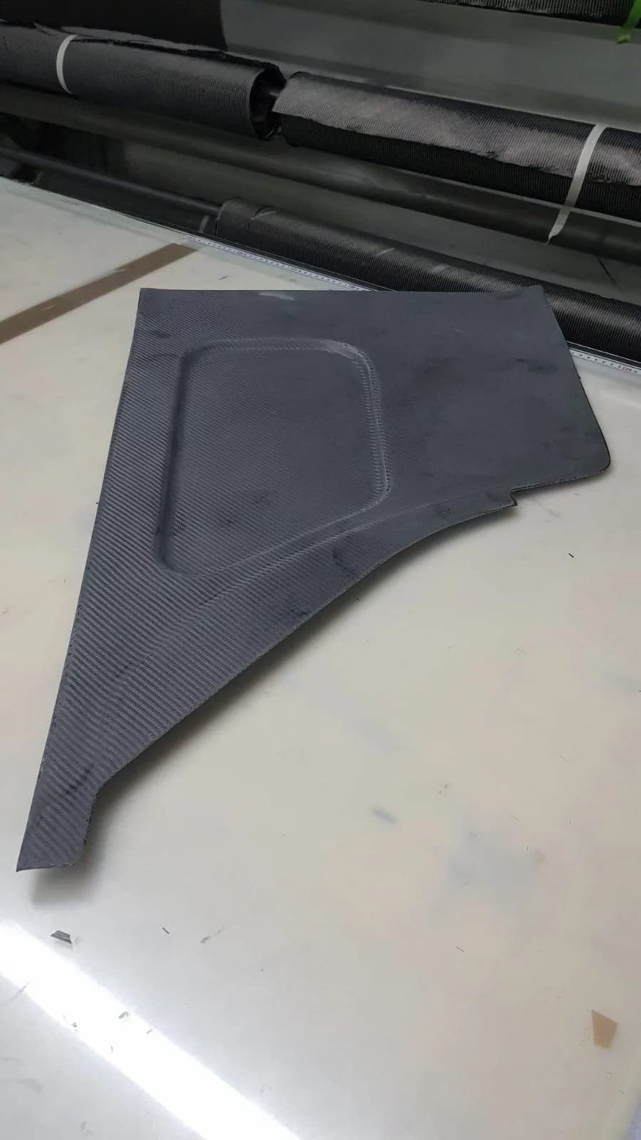 Carbon Türverkleidung BMW E30, einzelne Verkleidung auf Tisch