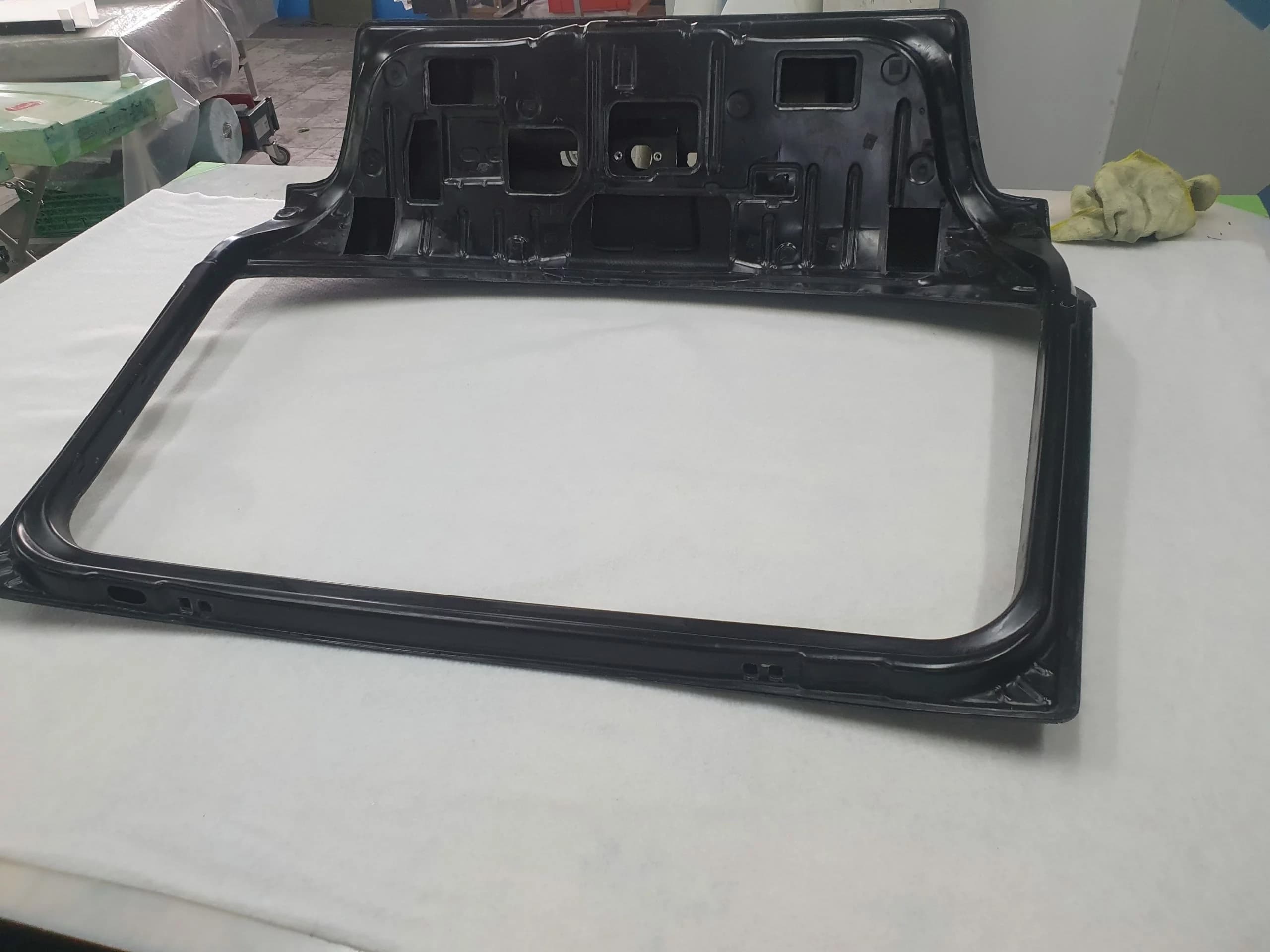 Carbon Heckklappe BMW E36 Compact, Innenansicht mit Verstärkungsstrukturen