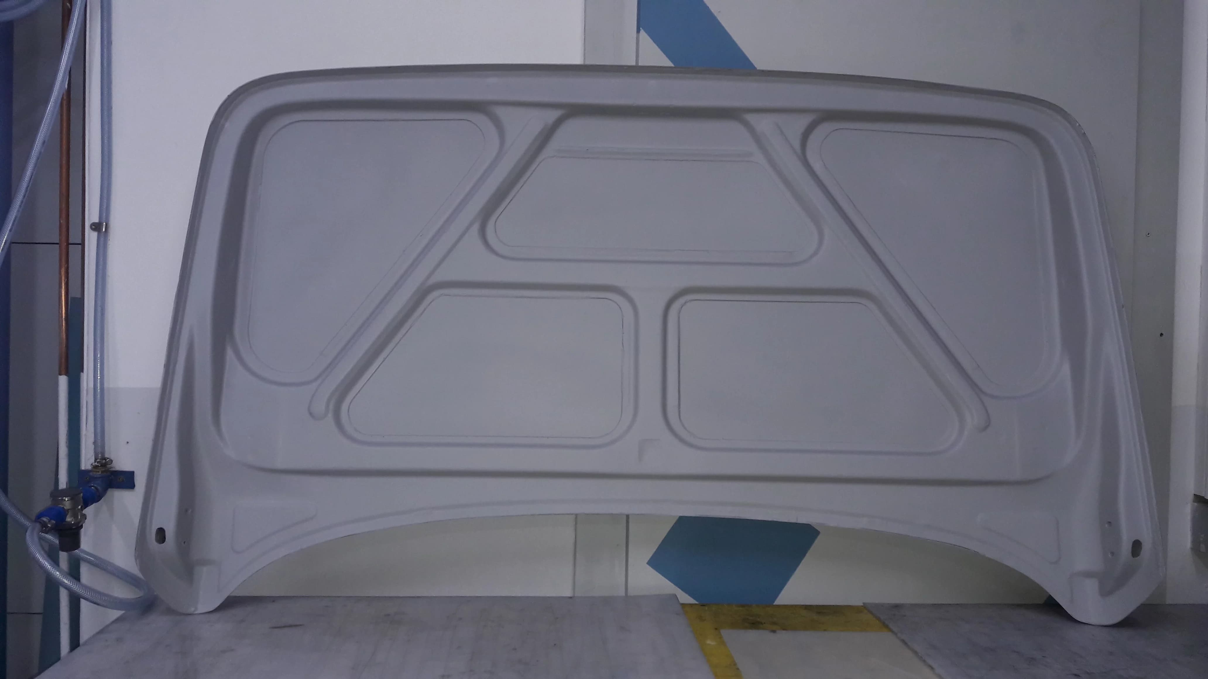 Innenseite des Carbon Kofferraumdeckels für den BMW E10 1502-2002