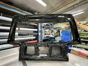 Carbon Heckklappe VW Golf 4 mit R32 Spoiler, vollständige Innenansicht mit Verstärkungen