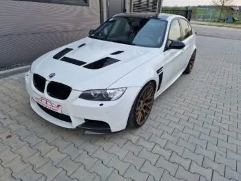 BMW E90 Limousine mit montierter M3 Carbon Motorhaube