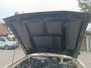 Carbon Motorhaube Ford Taunus, Unteransicht der geöffneten Haube mit innerer Struktur
