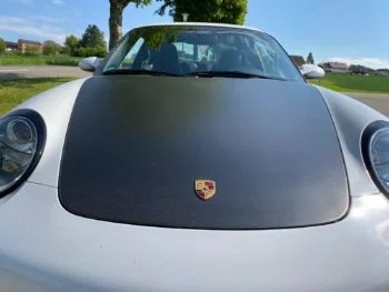 Sichtcarbon Fronthaube Porsche 911 (997), Detailansicht von vorne mit sichtbarer Carbonstruktur