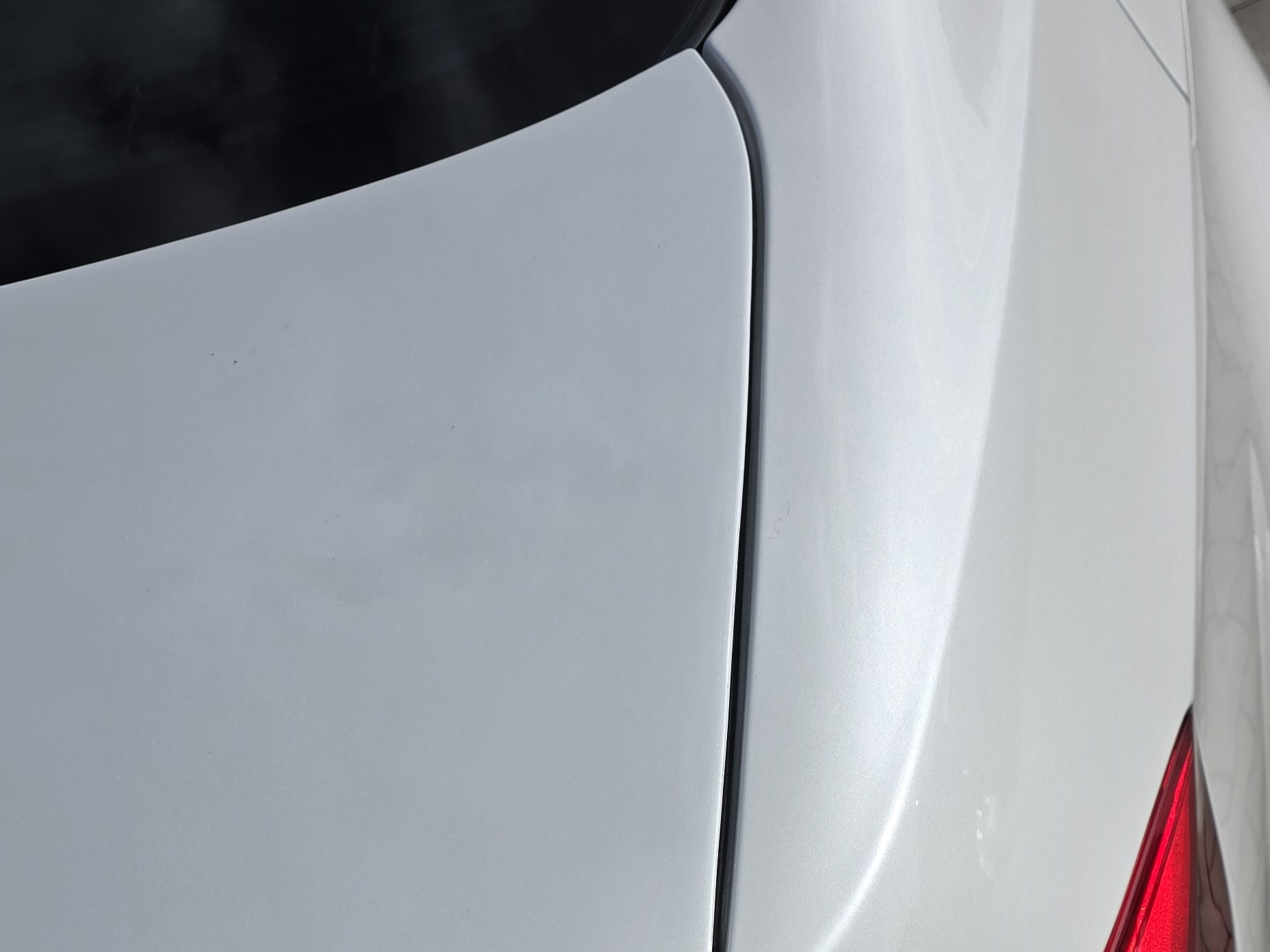 Carbon Heckklappe passend für BMW E92 Coupé inkl. M3 CSL / LCI-rechte-seite-oben-detail