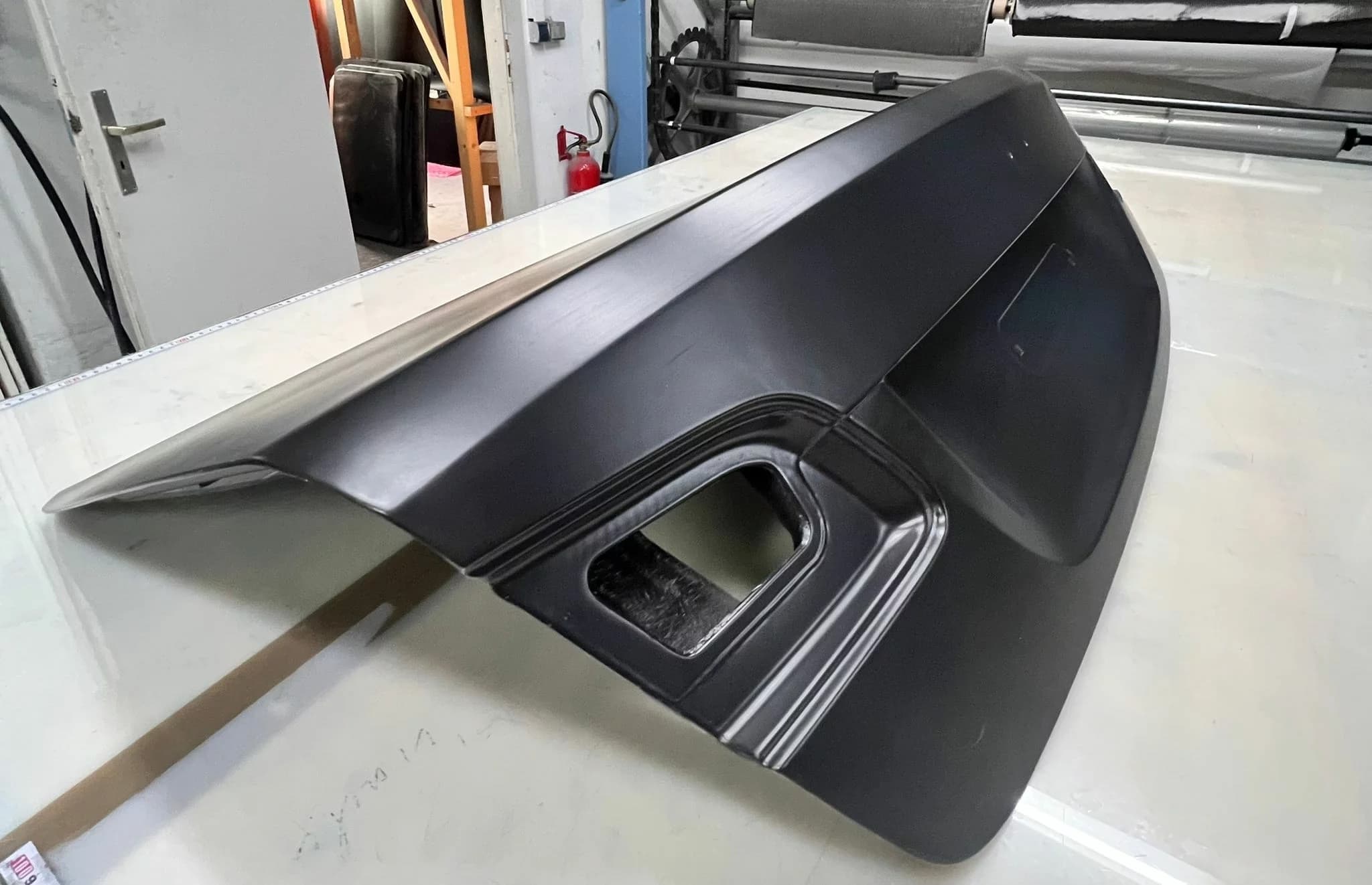 Carbon Heckklappe BMW E92 M3 LCI – seitliche Ansicht links