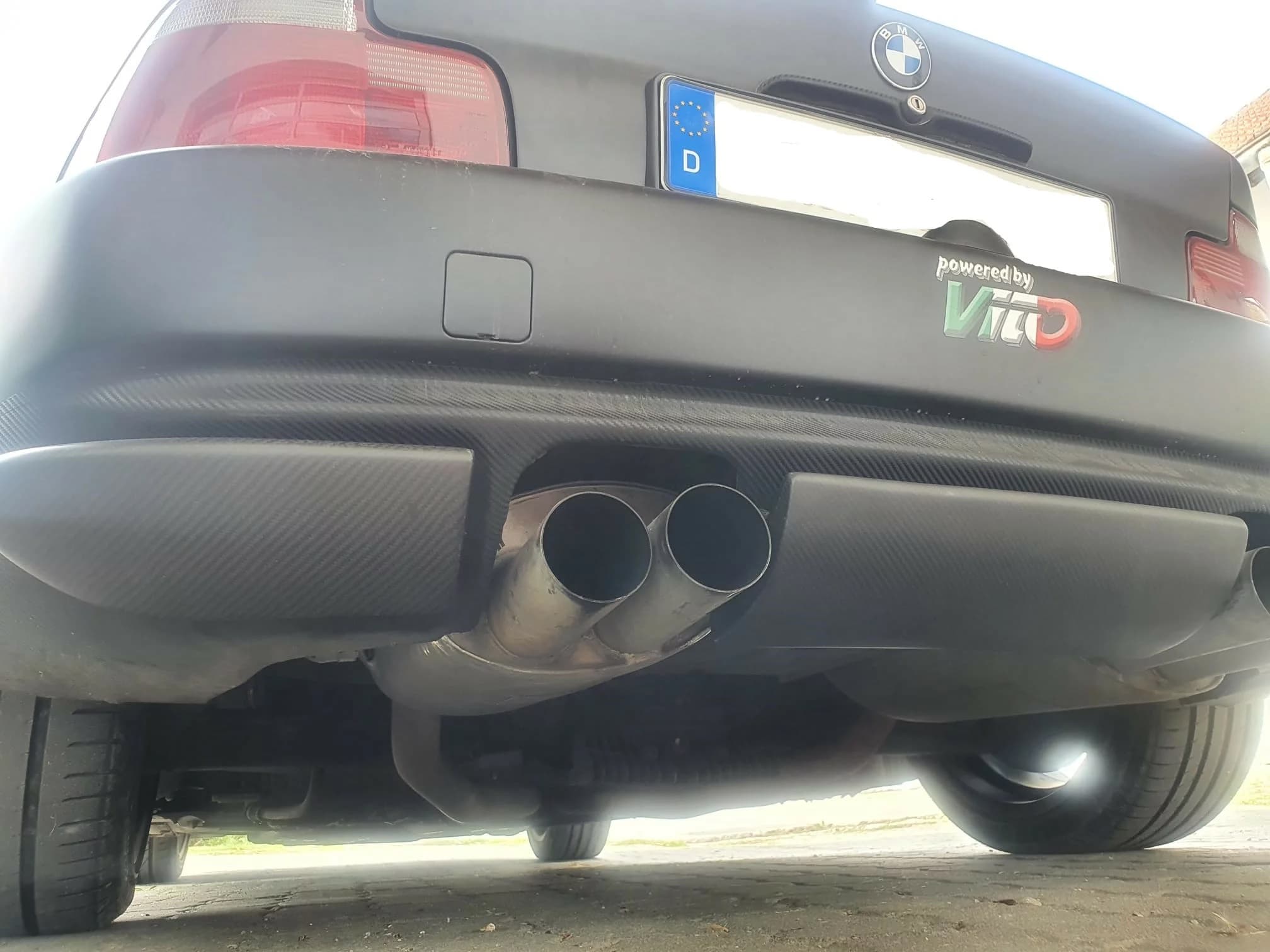 Carbon Heckdiffusor BMW Z3 montiert am Fahrzeug, Ansicht von hinten unten