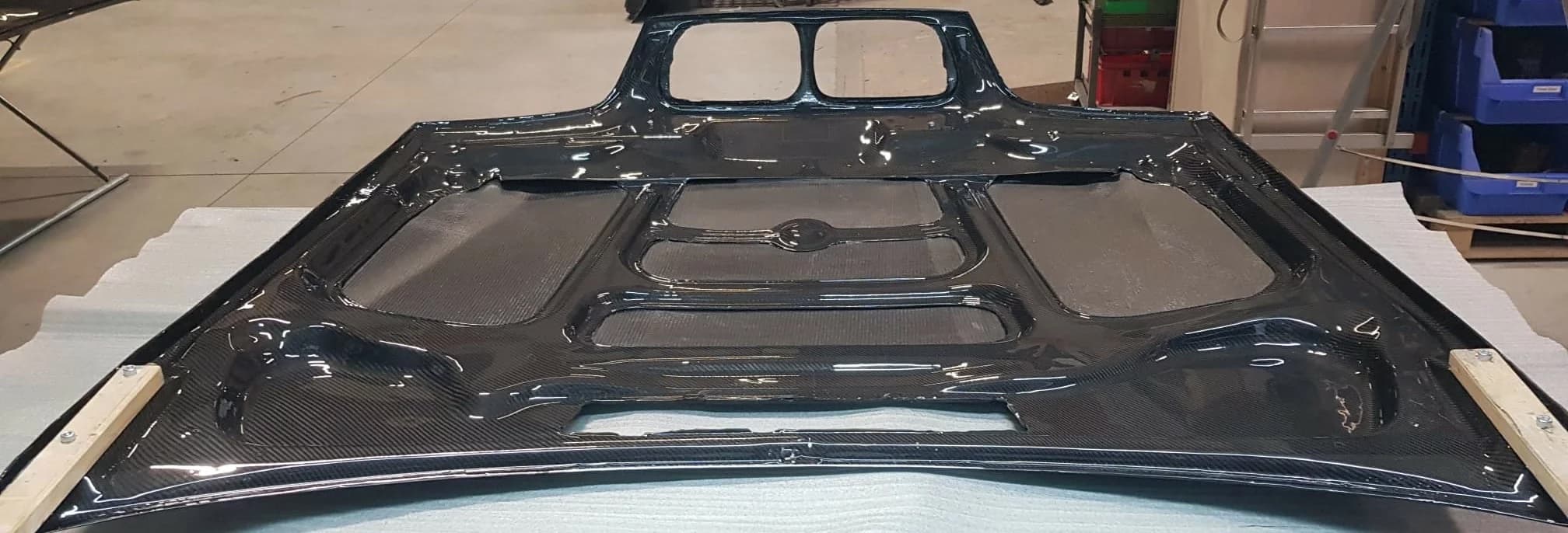 Carbon Motorhaube BMW E46 Rückseite – Rückansicht der Motorhaube aus Sichtcarbon