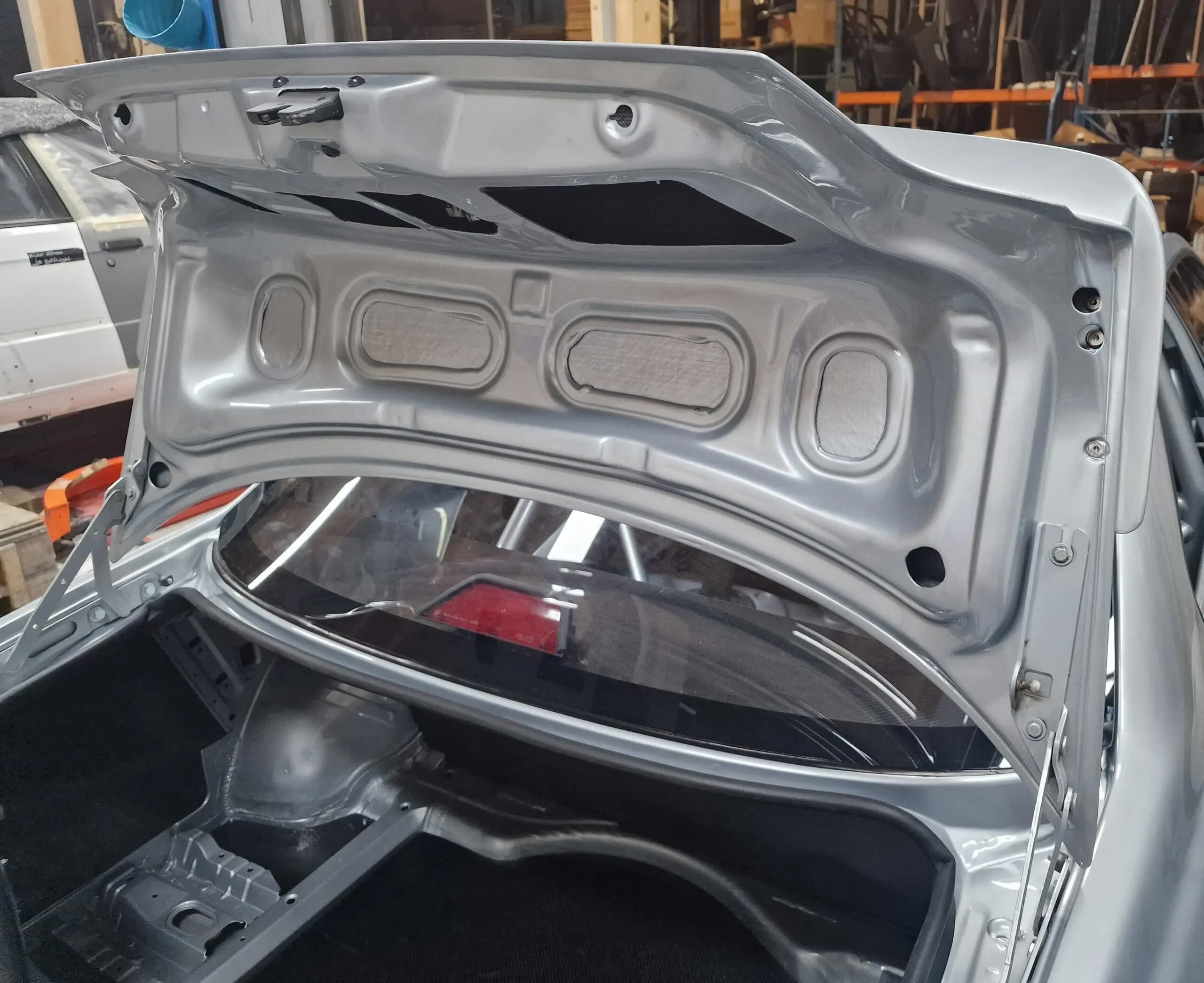 Seitliche Detailansicht des GTR-Heckspoilers am BMW E36