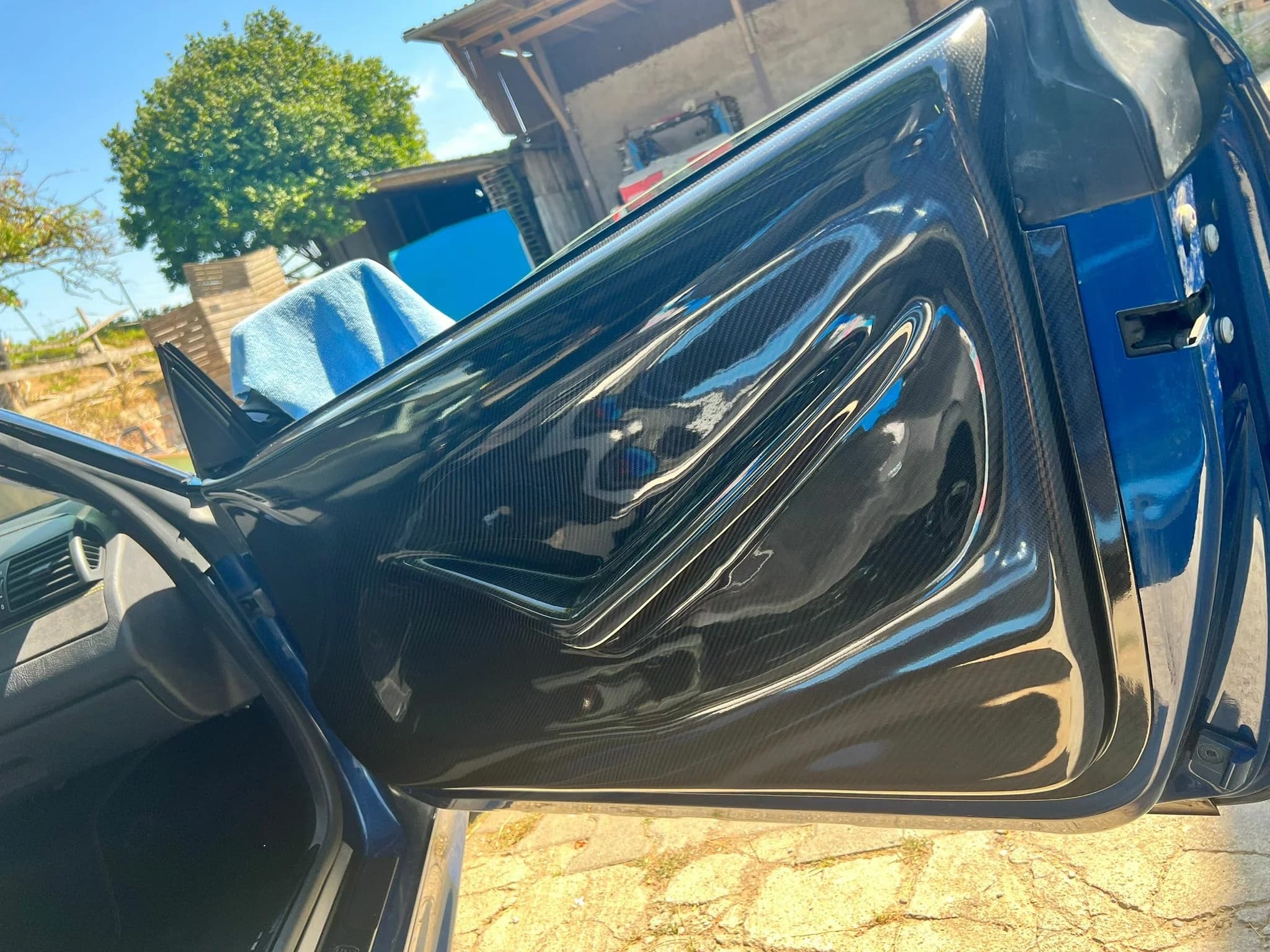 Sichtcarbon Türverkleidung BMW E46 Coupé – Detail Struktur und Hochglanzfinish