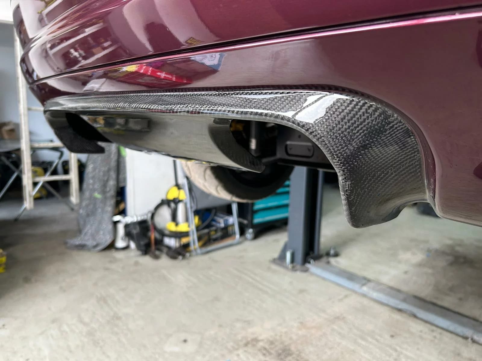 Carbon Heckdiffusor BMW E46 M3 CSL montiert am Fahrzeug, Detailansicht rechts