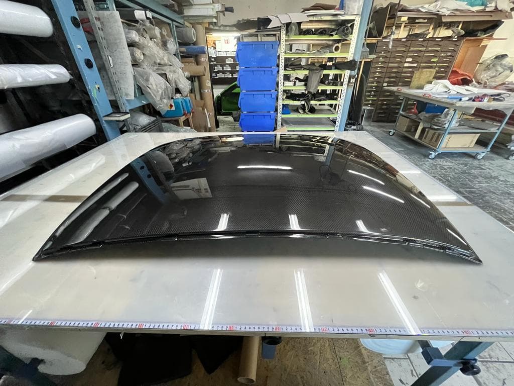 BMW E46 Carbon Dach – Seitenansicht mit gleichmäßiger Wölbung