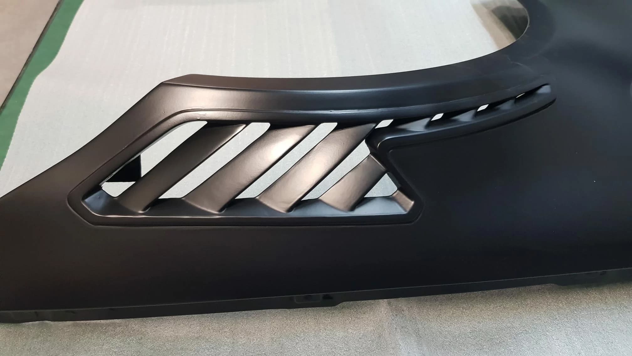 Carbon Kotflügel GTR für BMW E90/E92 M3, Nahaufnahme der integrierten Lüftungsgitter