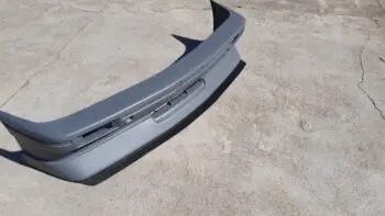 Frontspoiler Cecetto für den BMW E30 und M3 auf dem Asphalt