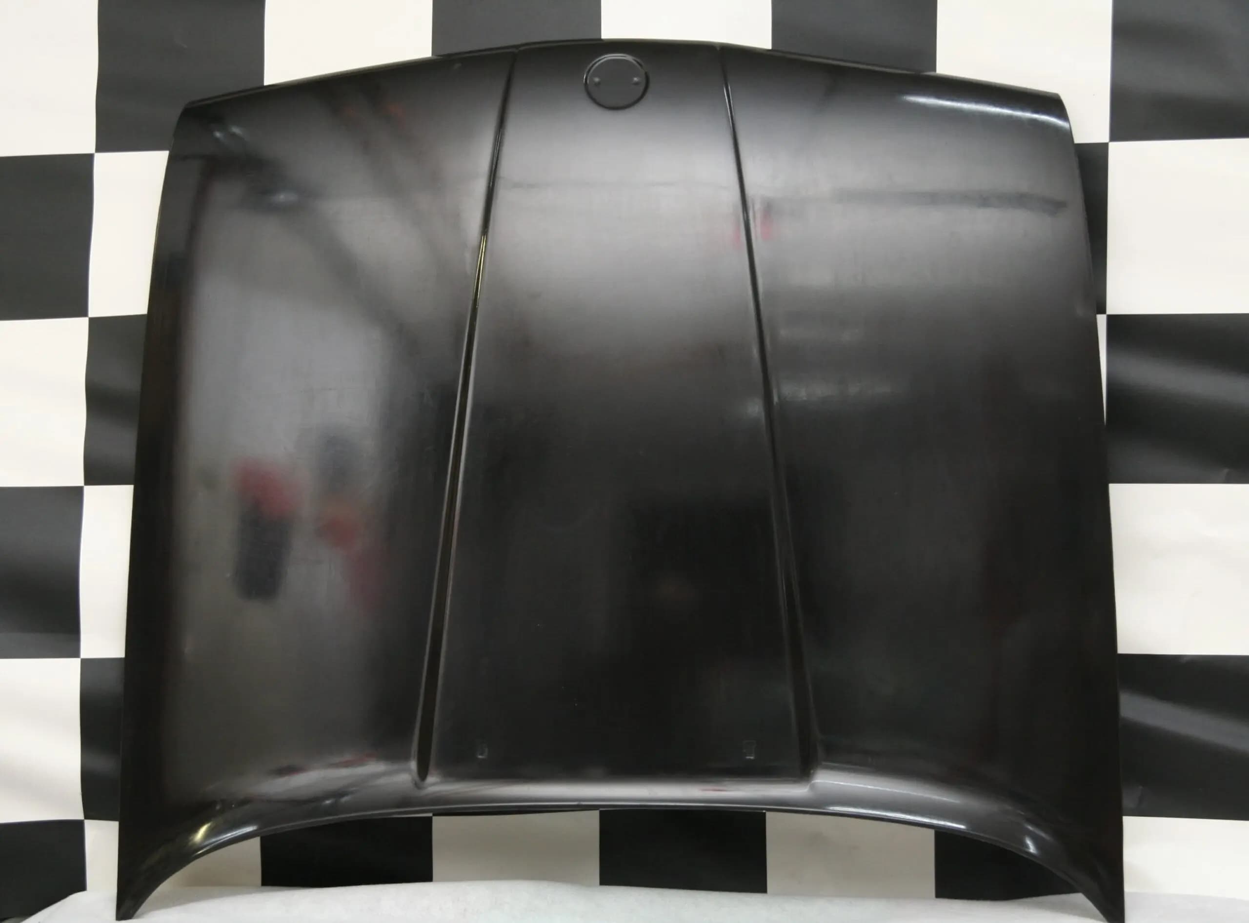 Carbon Motorhaube BMW E30 – Außenseite in schwarzem Finish