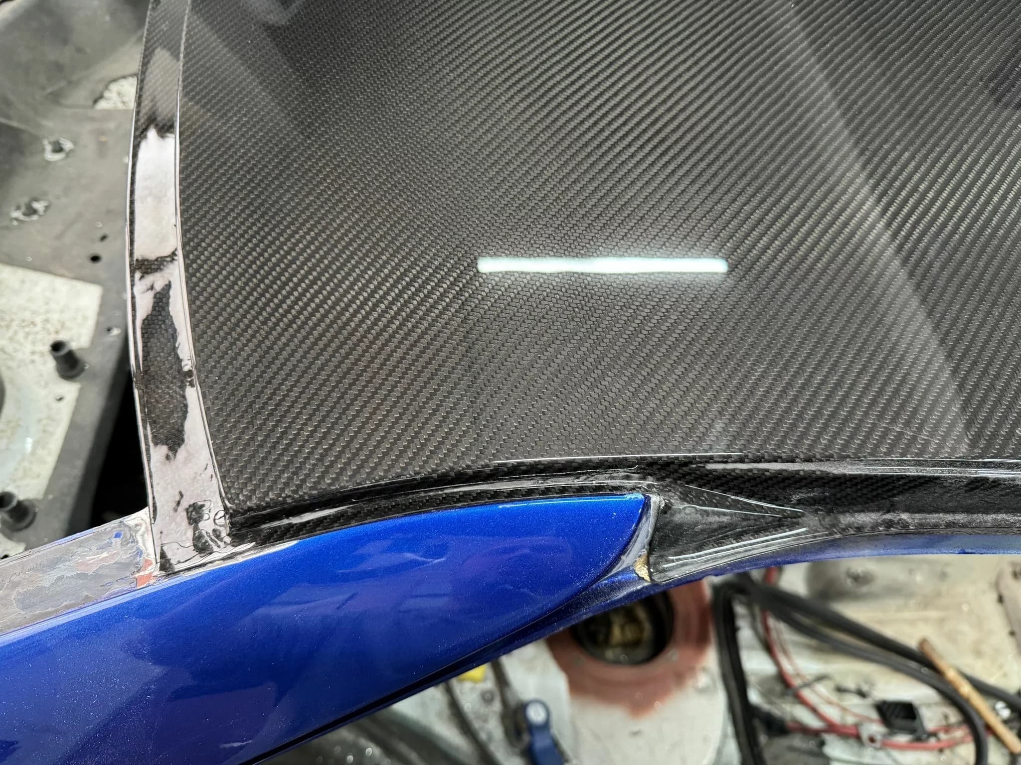 Übergang Carbon-Dach zu Karosserie BMW E36, Detailansicht Randbereich