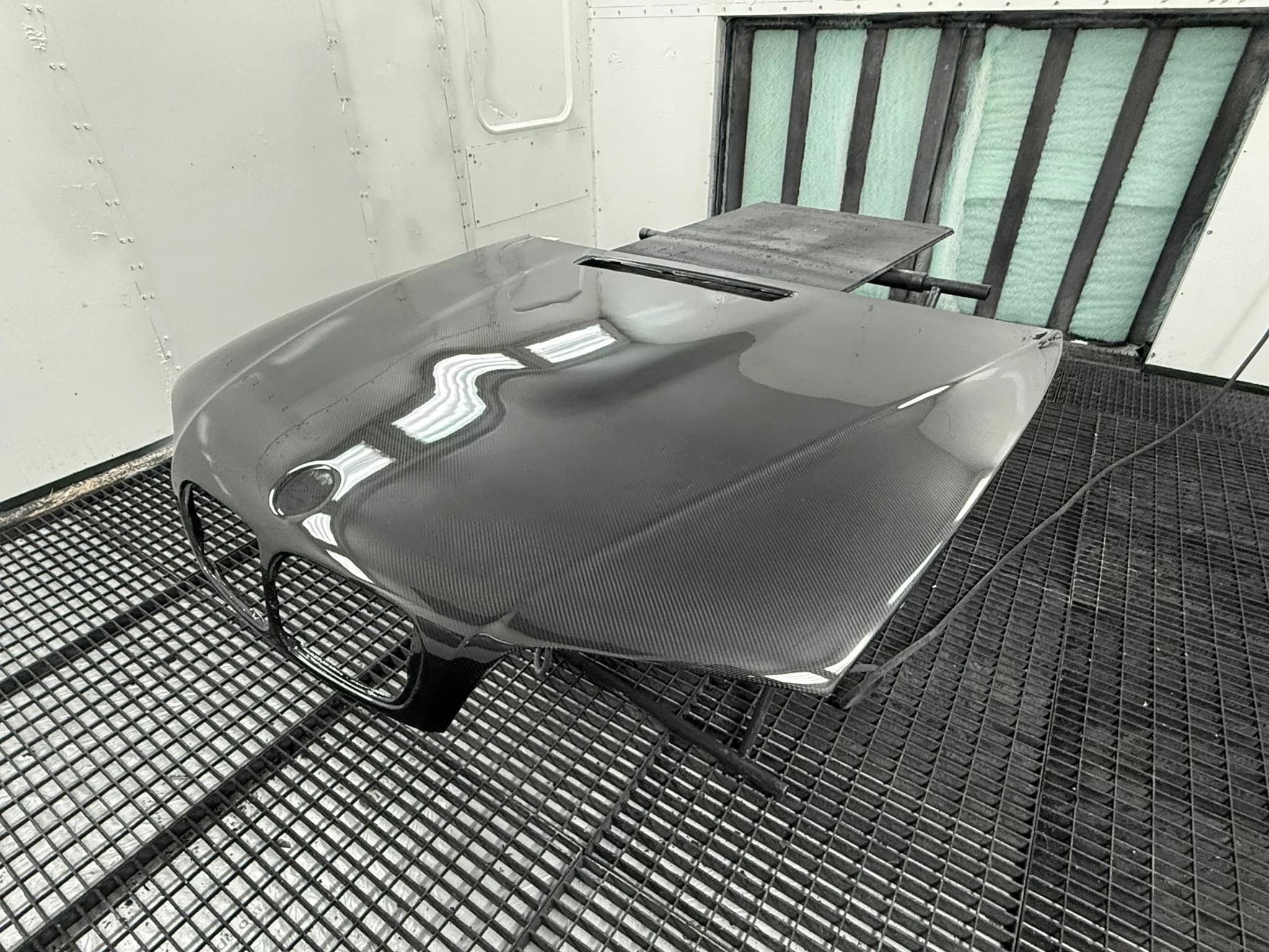 Carbon Motorhaube BMW E46 Detail – Detailaufnahme der Carbonstruktur und Oberfläche