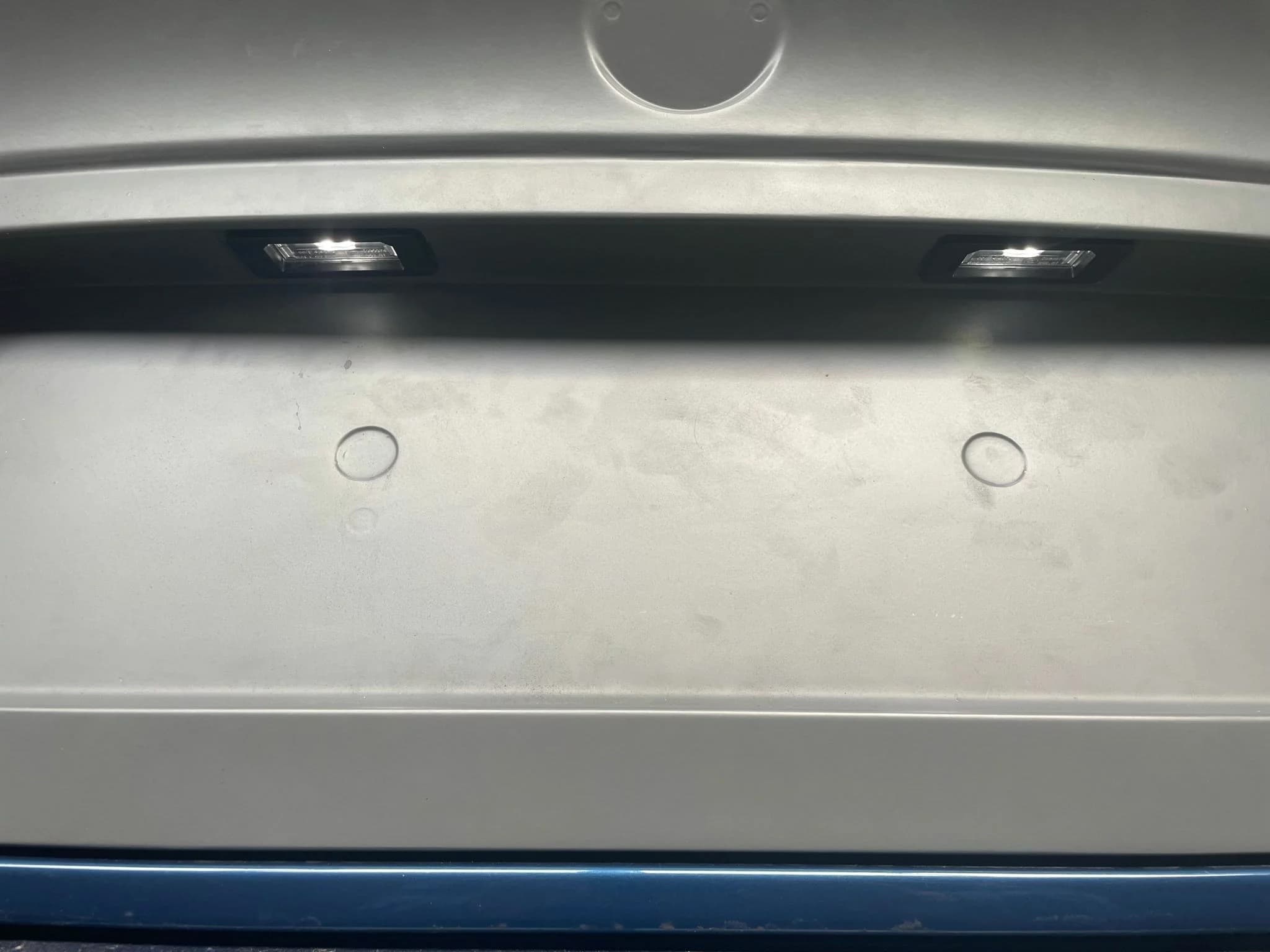 BMW E46 M3 CSL Carbon Heckklappe mit integrierter Kennzeichenbeleuchtung, Detailansicht von innen