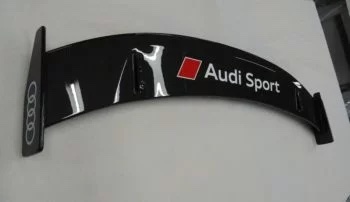 Carbon Performance Heckspoiler Audi TTRS 8S, Gesamtansicht unmontiert mit Audi Sport Logo