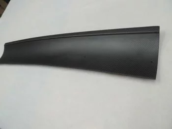 Innenseite der Heckflap für BMW E30 und M3 von rechts oben als Nahaufnahme in Sichtcarbon