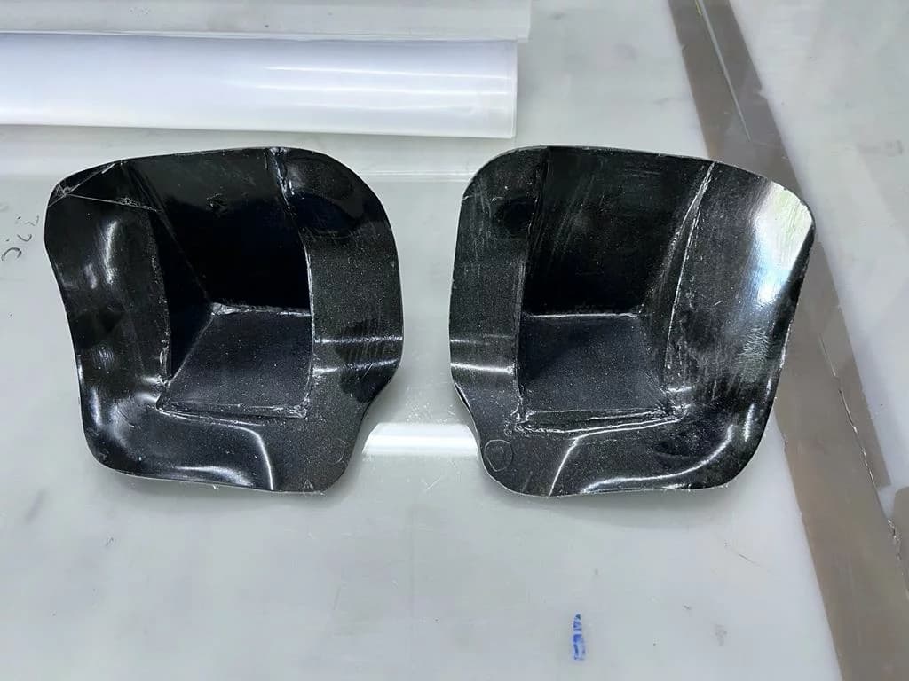 Carbon Verstärkungsdome für BMW E92 Heckklappe – Innenseite, geformte Verstärkungsschalen