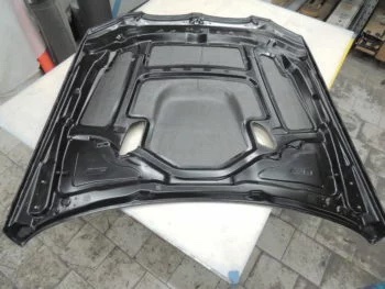 Innenseite Carbon Motorhaube BMW E90 M3 mit geprägten Strukturen